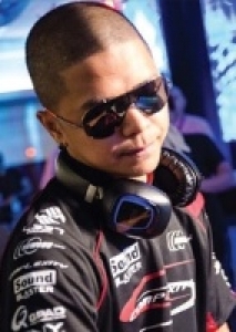 http://imguol.com/c/entretenimento/2015/03/12/filipino-champ-1426191587627_142x200.jpg